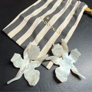 NWOT Lele Sadoughi Mother of Pearl Small Paper Lily Earrings Original Pouch